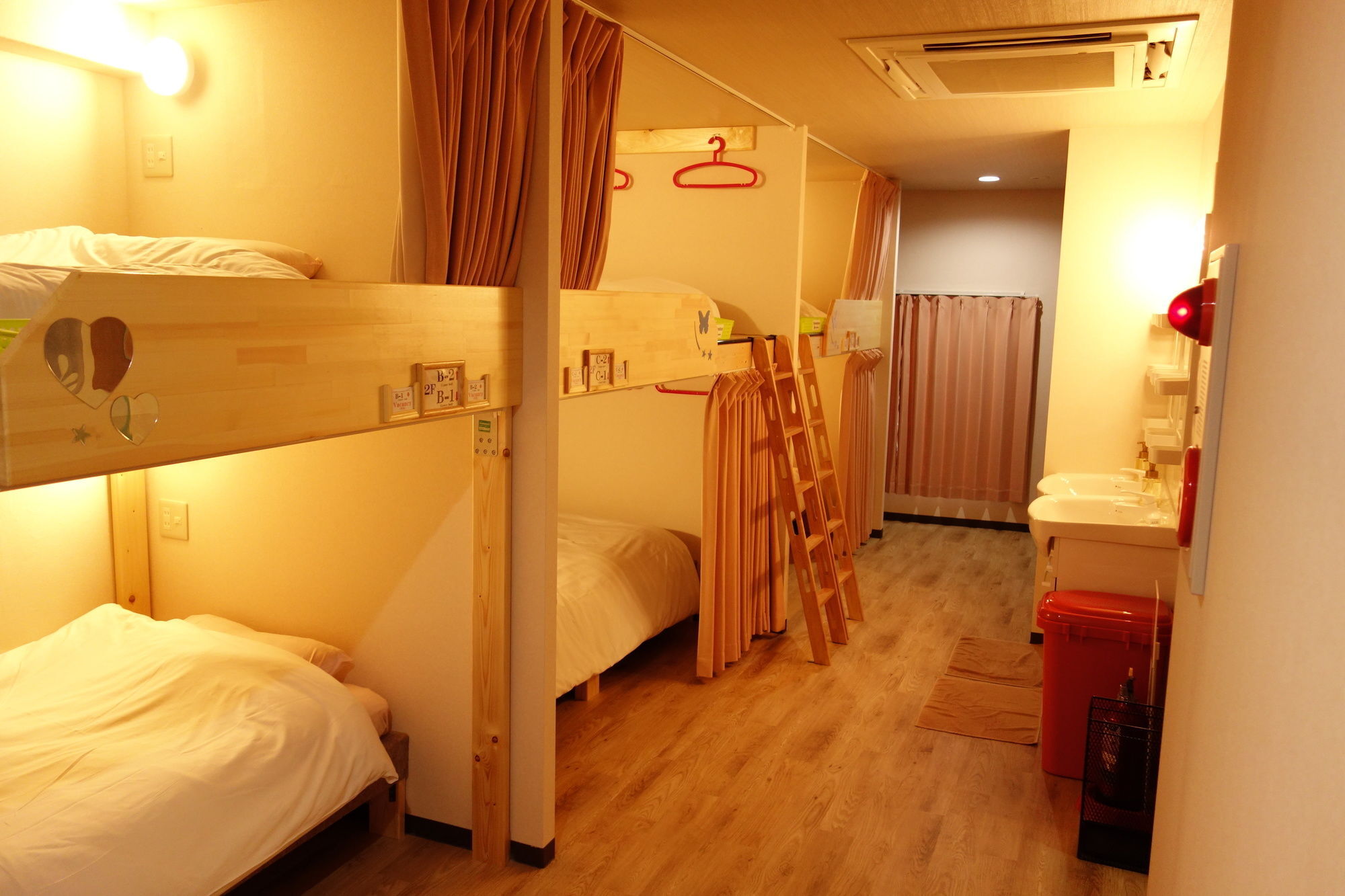 Kens House Hotel Osaka Buitenkant foto